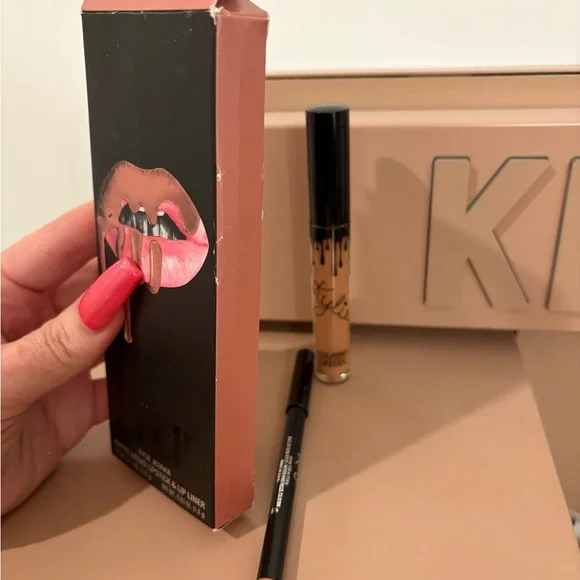 Kylie Cosmetics Exposed Matte Lip Kit - Picture 4 of 8